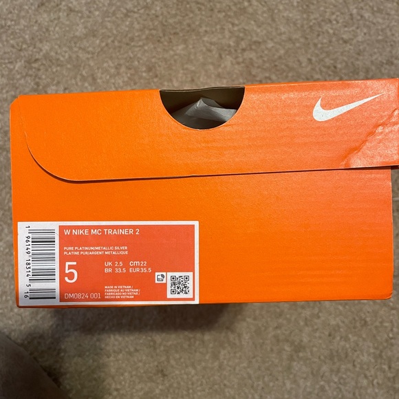 New with box Nike women’s MC Trainer 2 size 5. - Picture 8 of 8